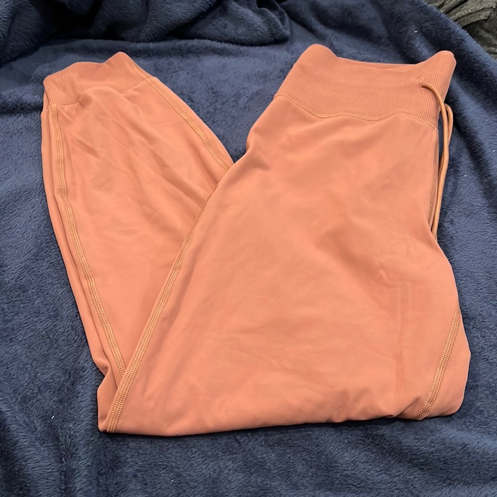 New with tags Vuori Daily Jogger